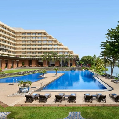 هتلCinnamon Lakeside